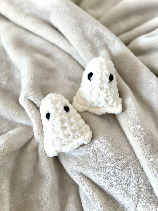 Bitty Ghost Rattle - Vintage White