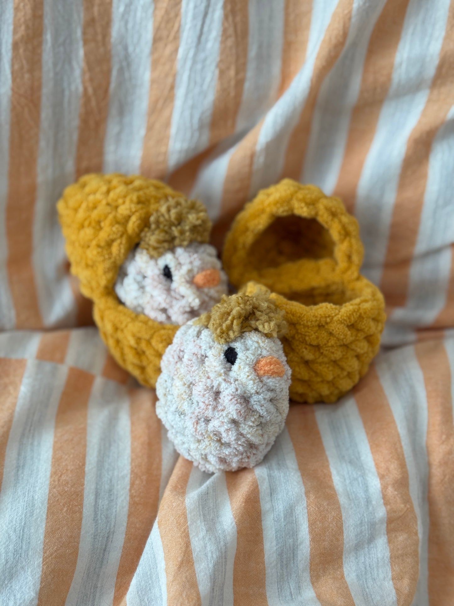 Mini Hatching Chicks