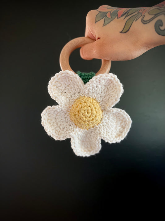 Daisy Teether - Off-White & Soft Yellow